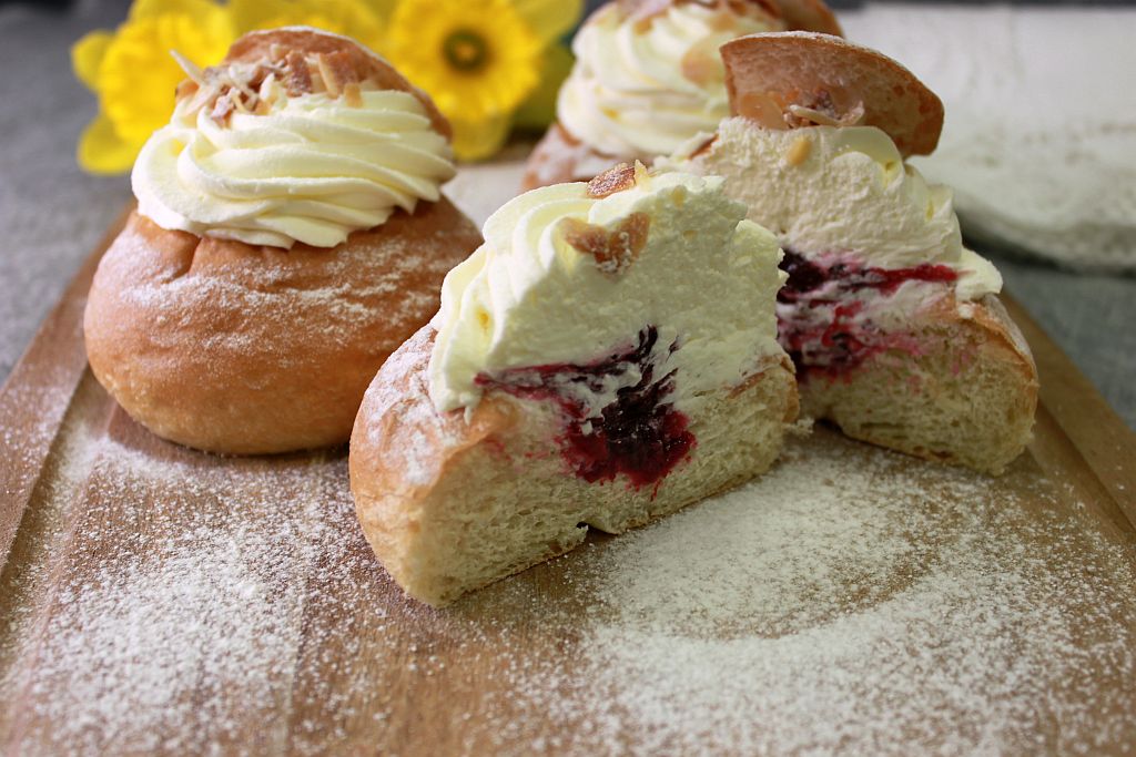 Vastlakukkel toorjuustu-kirsitäidisega 115 g